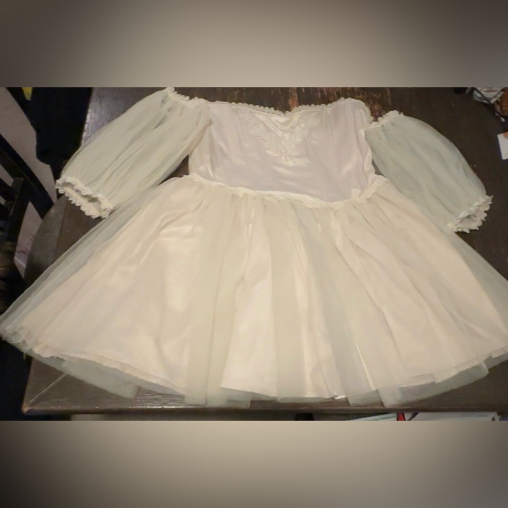 Worn once (cleaned)
